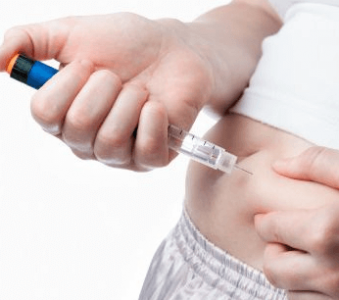 インスリンを注射して補充する治療方法
